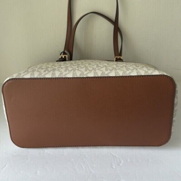 Michael Kors Jet Set Vanilla Luggage Tote Carry All Shoulder Handbag Logo Charm - Picture 7 of 13